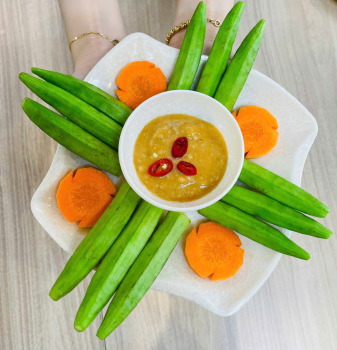 Đậu bắp luộc chấm chao 